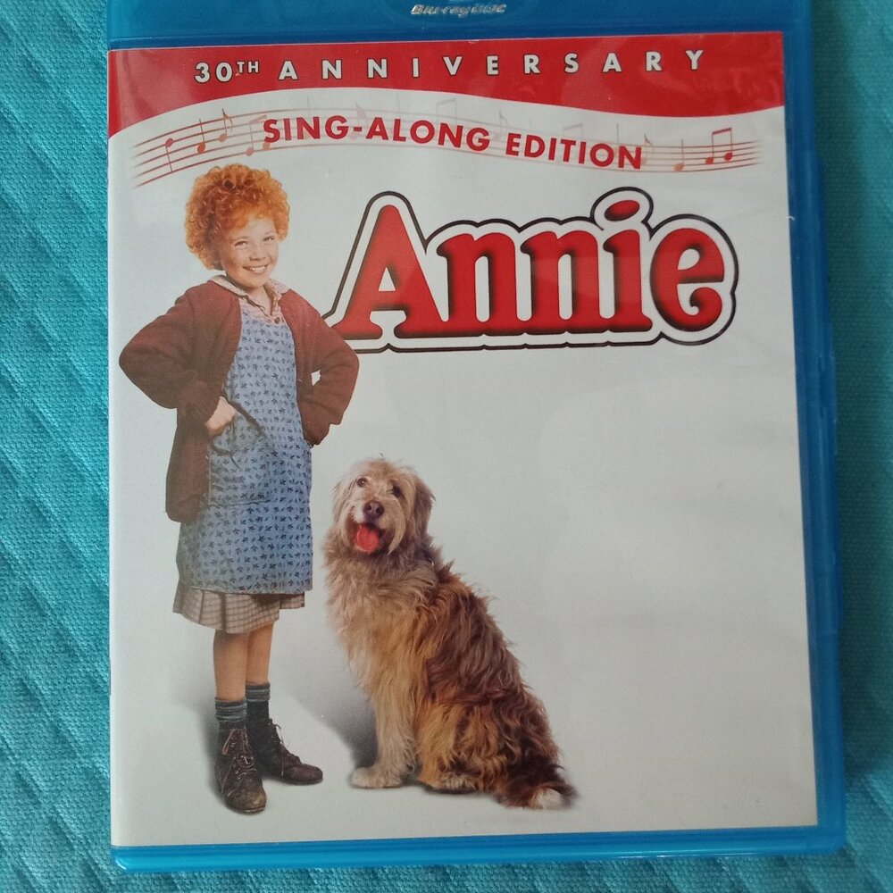 Annie Sing-Along Blu-Ray Disc - Picture 2 of 8